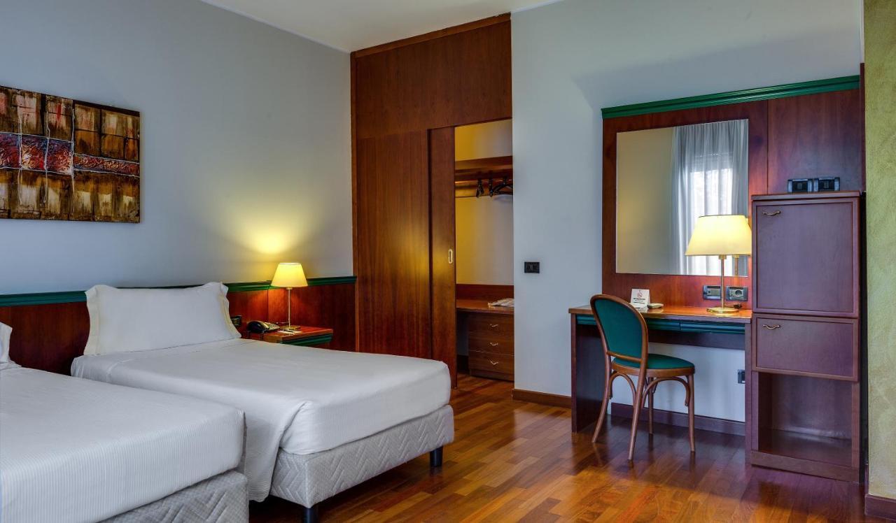 Hotel Raffaello Milan Exterior photo