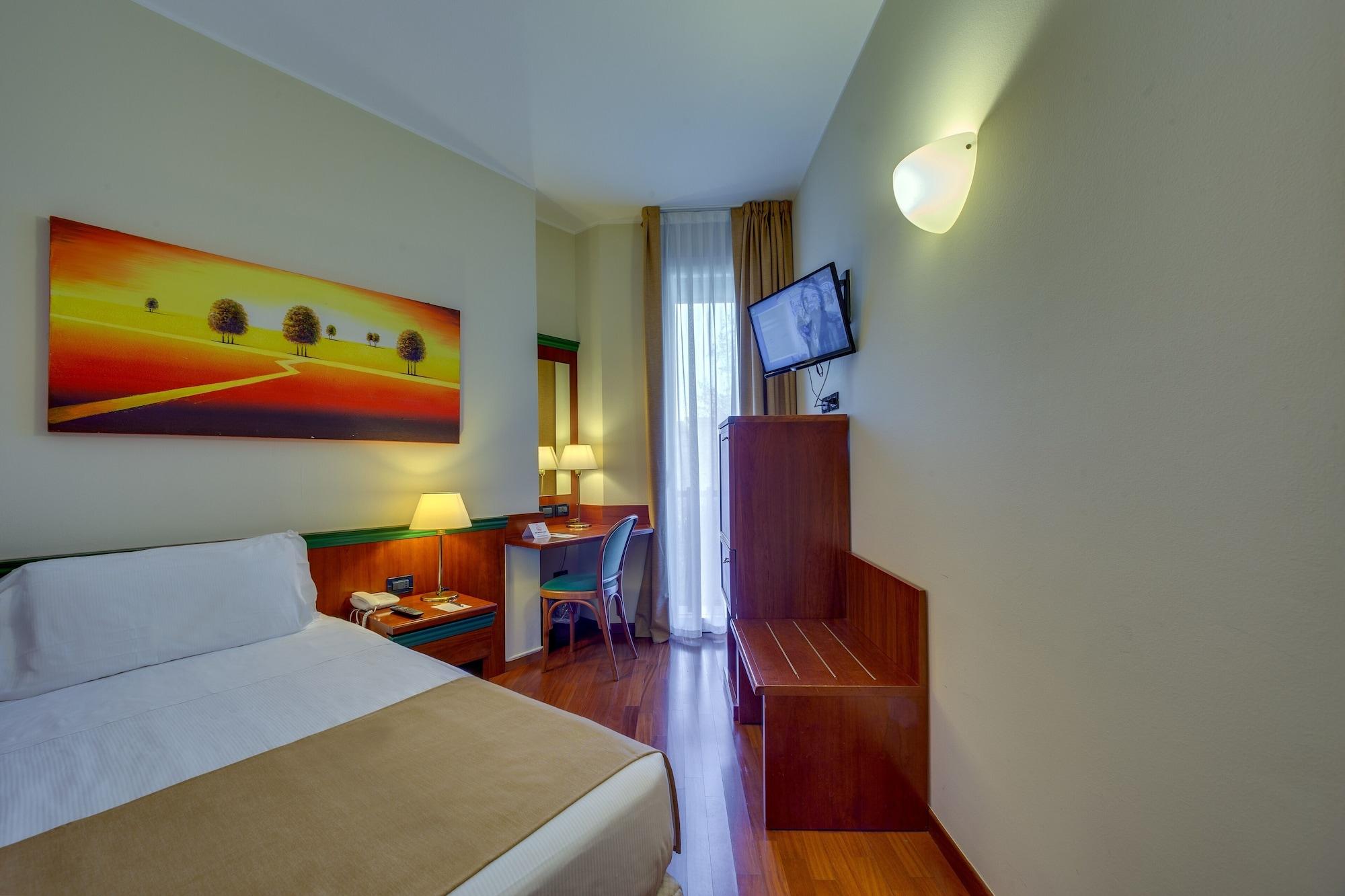 Hotel Raffaello Milan Exterior photo