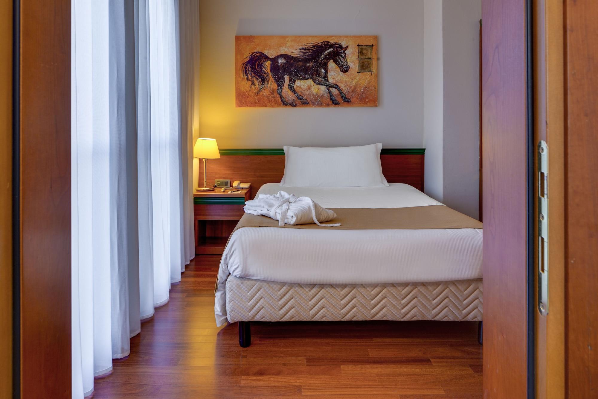 Hotel Raffaello Milan Exterior photo